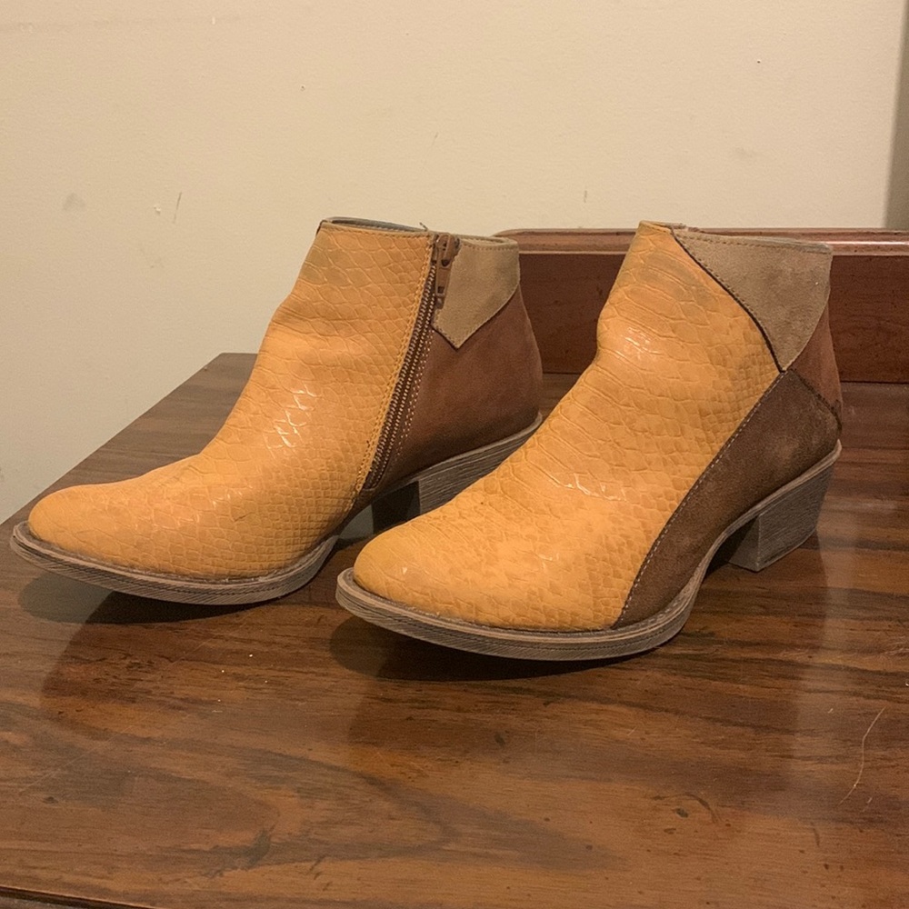 Carla Mancini Leather Booties size 7
